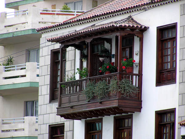 Типичные канарские балкончики / Фото из Испании