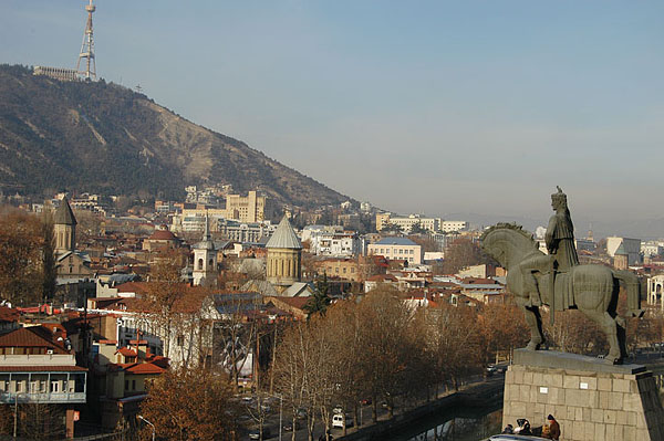 Статуя основателя города / Фото из Гpузии