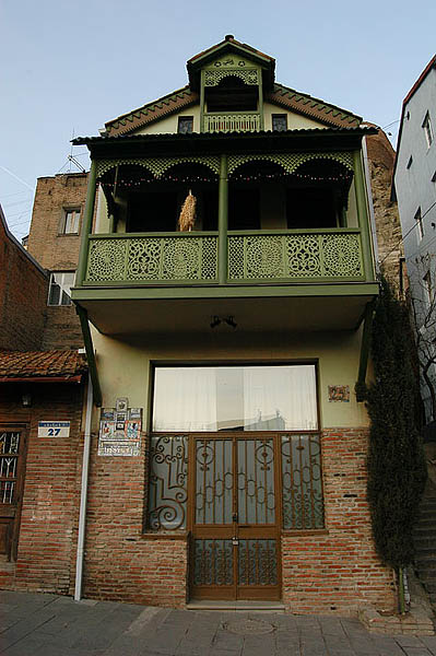 Резной деревянный балкончик / Фото из Гpузии
