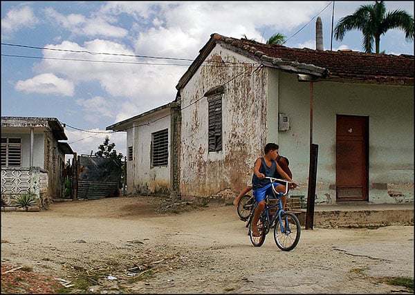 Где-то в деревушке между Сьенфуэгосом и Тринидадом / Фото с Кубы
