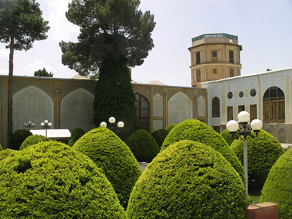 Decorative Arts Museum of Iran - музей современного искусства / 
Фото из Иpана