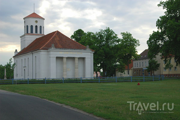 Нойхарденбергская церковь - вид сзади / Фото из Геpмании
