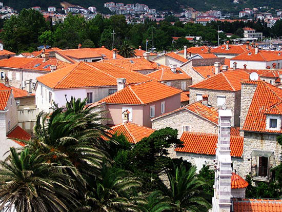 Красные крыши города / Фото из Черногории