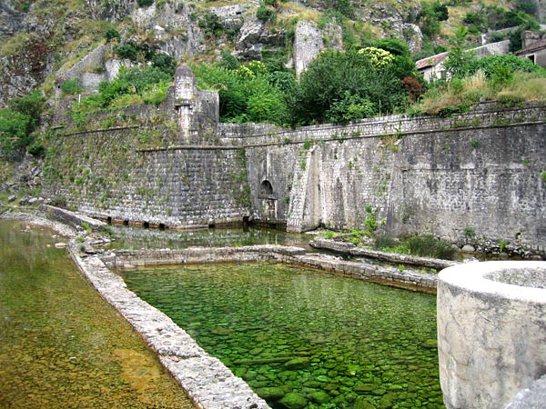 Стены крепости с другой стороны / Фото из Черногории