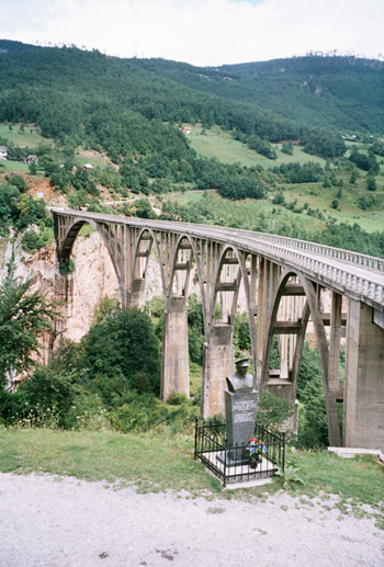 Мост Джурджевича через каньон Тары / Фото из Черногории
