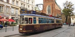В Кракове можно совершить экскурсию в трамвае-кафе