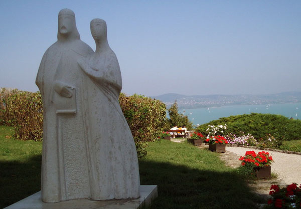 Памятник королю Андрашу I и его жене, Тихань / Фото из Венгрии