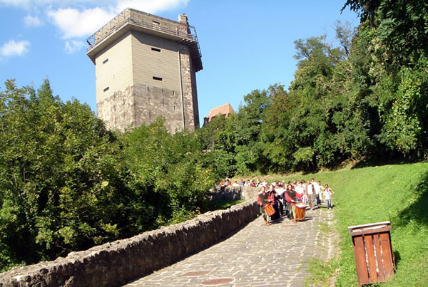 Башня Соломона - все, что осталось от Вышеградской крепости / Фото из Венгрии