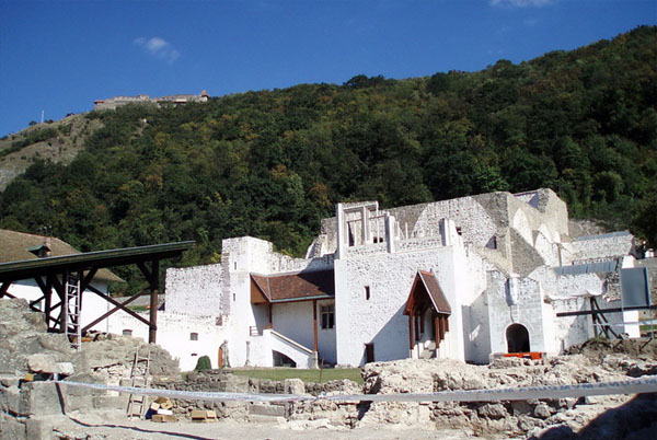 Восстановленная часть дворца короля Матьяша Корвина, Вышеград / Фото из Венгрии