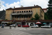 Здание около моста / Босния и Герцеговина