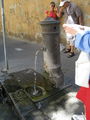 Колонка с водопроводной водой / Италия