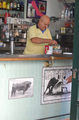 Старый смуглый бармен / Испания