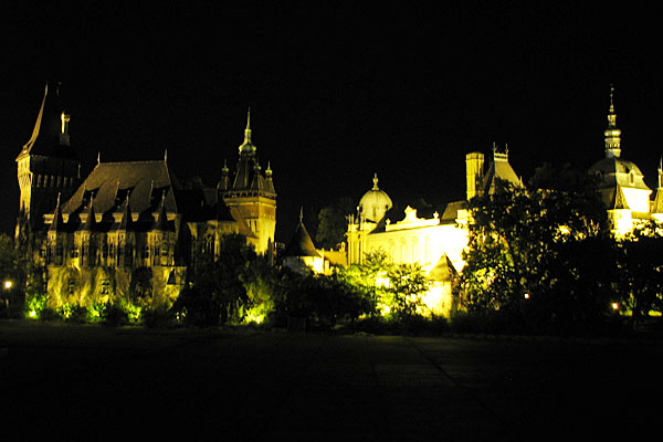 Вид на замок Вайдахуняд, Будапешт / Фото из Венгрии