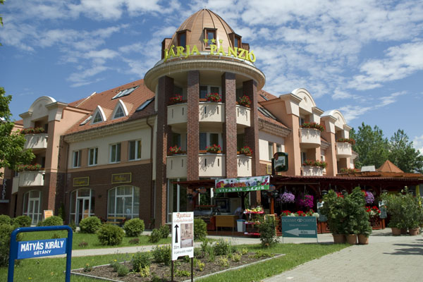 Хайдусобосло - оживленный курорт с гостиницами, кафе и ресторанами / Фото из Венгрии