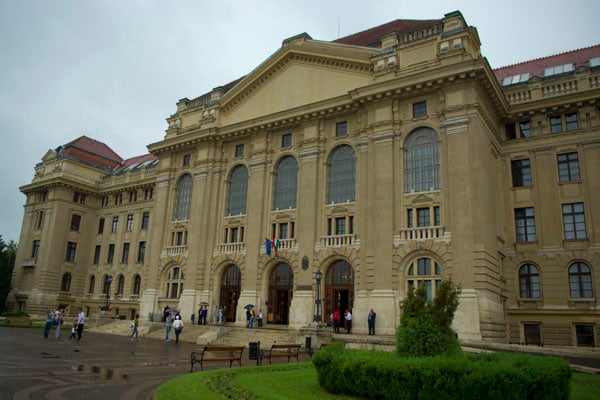 Главное здание университета в Дебрецене / Фото из Венгрии