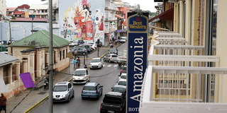Центральная улица Кайенны / Суринам