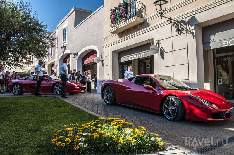 Тест драйв на спорткарах Ferrari на территории развлекательного центра Sicilia Outlet Village в июне 2013