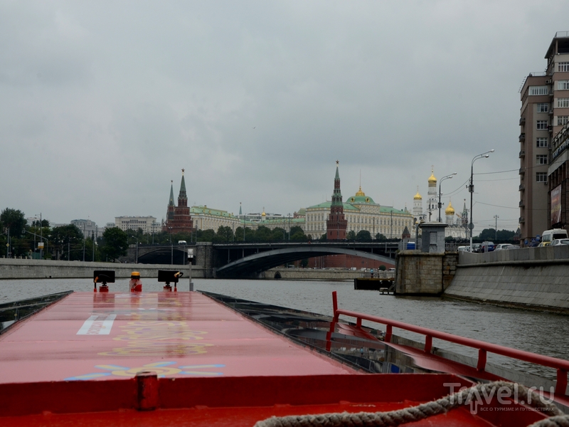 Ландшафты московского Кремля во время экскурсии на теплоходе City Sightseeing