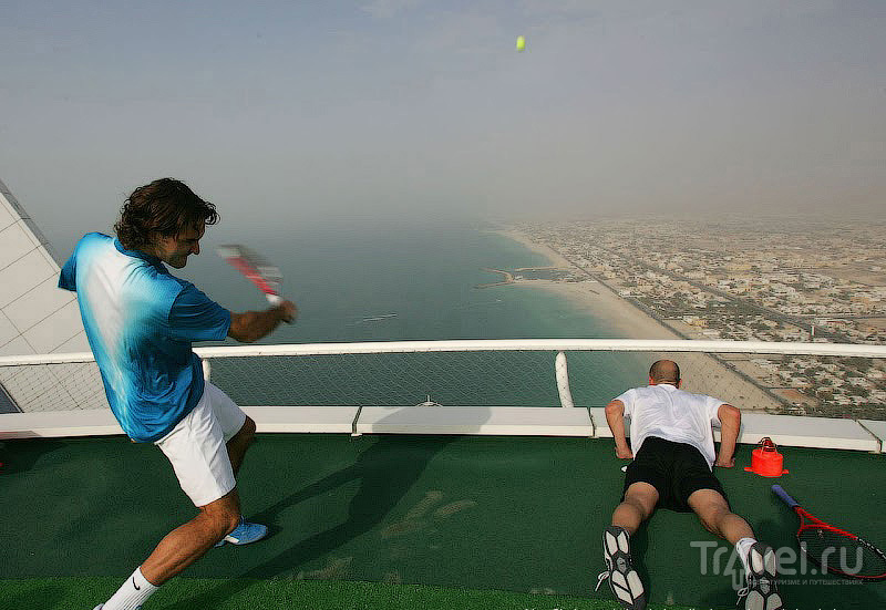 Самая красивая в мире вертолетная площадка: сыграем в теннис над облаками?