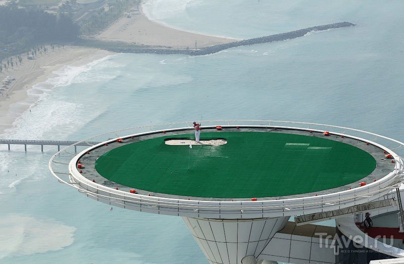 Самая красивая в мире вертолетная площадка: сыграем в теннис над облаками?
