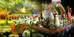 Цветочный парад во время фестиваля в Далате // lookatvietnam.com 