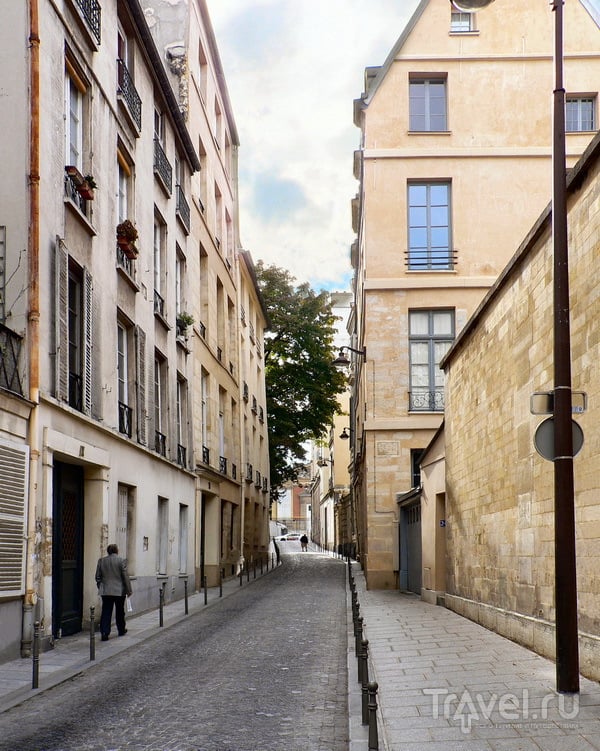 Улица Феру, вид в сторону Люксембурга