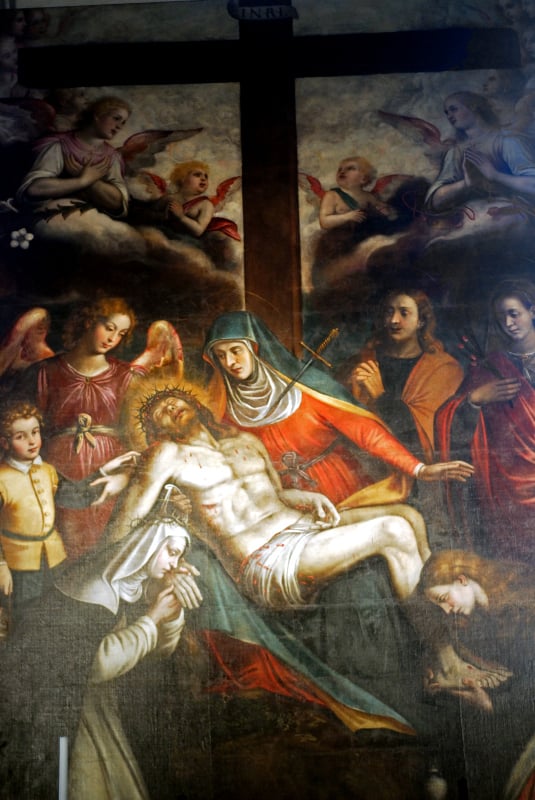 Церковь также украшают картины Караваджо