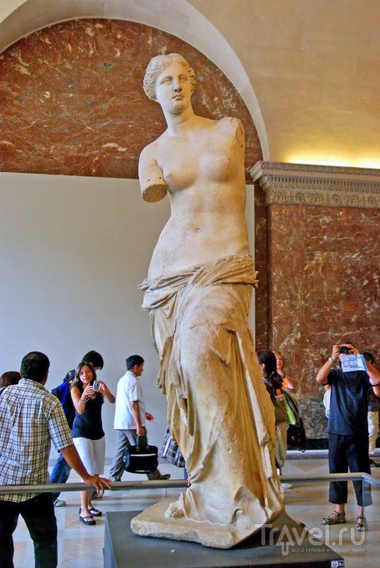 Знаменитую Венеру Милосскую можно увидеть в Лувре