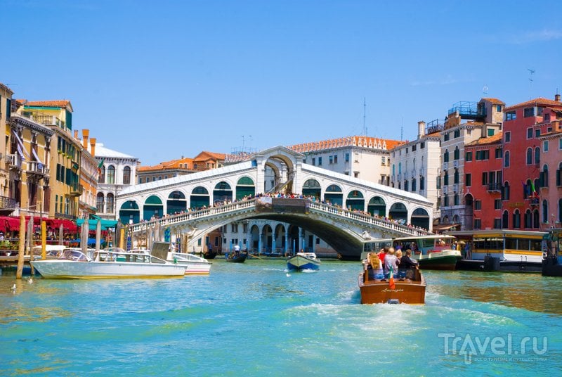Мост Риальто - первый каменный мост Венеции, долгое время остававшийся единственным мостом через Гранд-Канал
