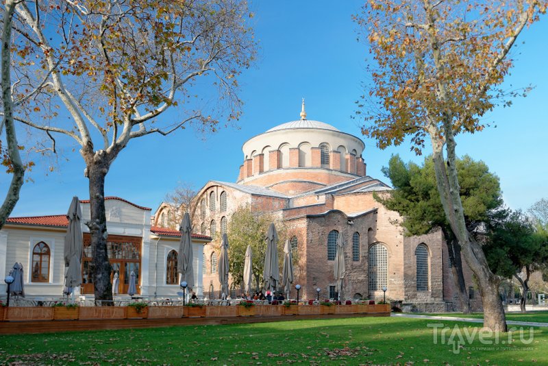 Древняя византийская церковь святой Ирины или Айя-Ирена располагается на территории дворца 