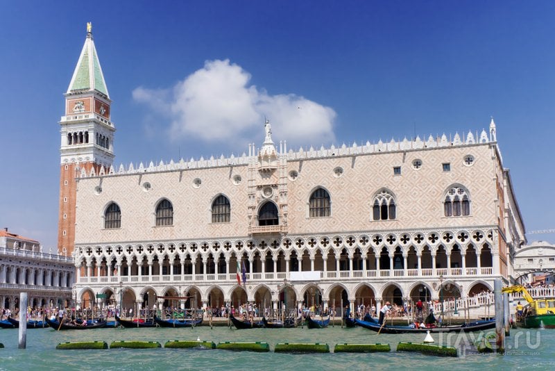 Вид на дворец со стороны Венецианской лагуны