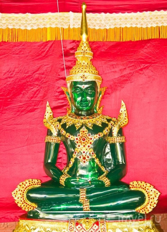 Происхождение и судьба статуи Изумрудного Будды овеяны легендами