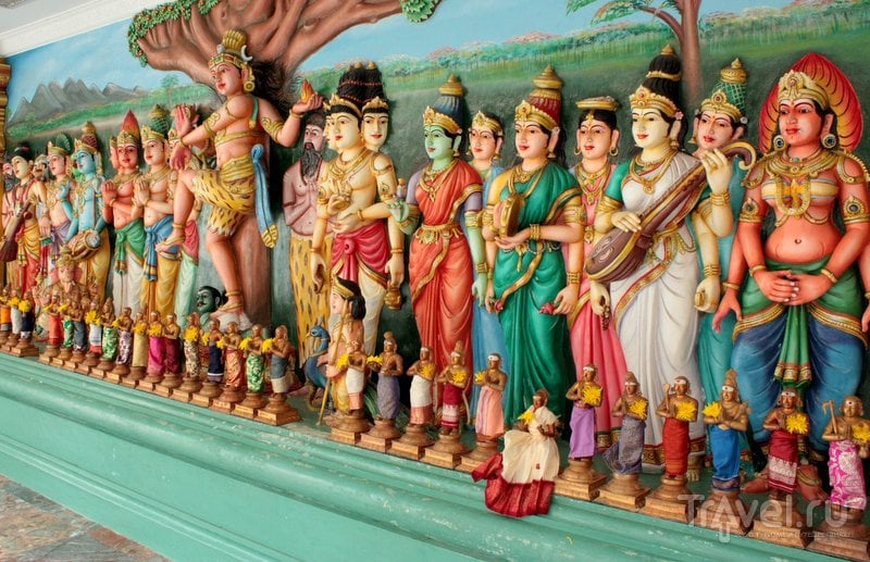 Внутреннее убранство храма Шри Махамариамман