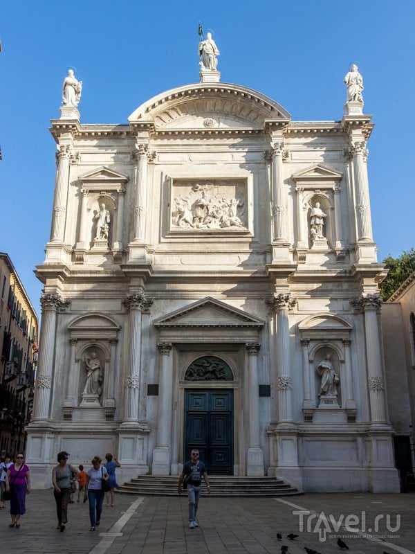 Здание скуолы Сан-Рокко в Венеции: это учреждение продолжает заниматься благотворительной деятельностью 