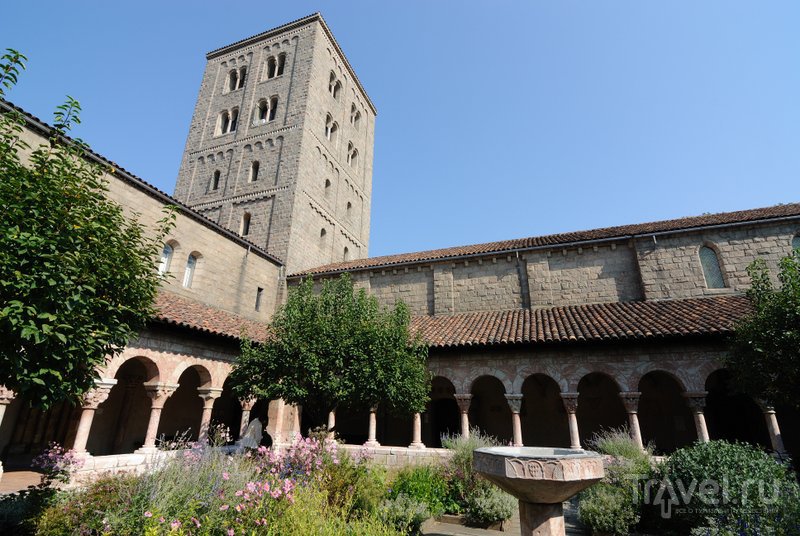 Среди небоскребов можно найти средневековый европейский монастырь - музей Клойтерс