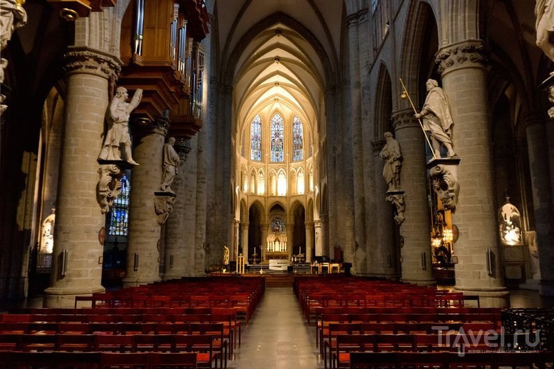 Интерьер брюссельского собора Святых Михаила и Гудулы 