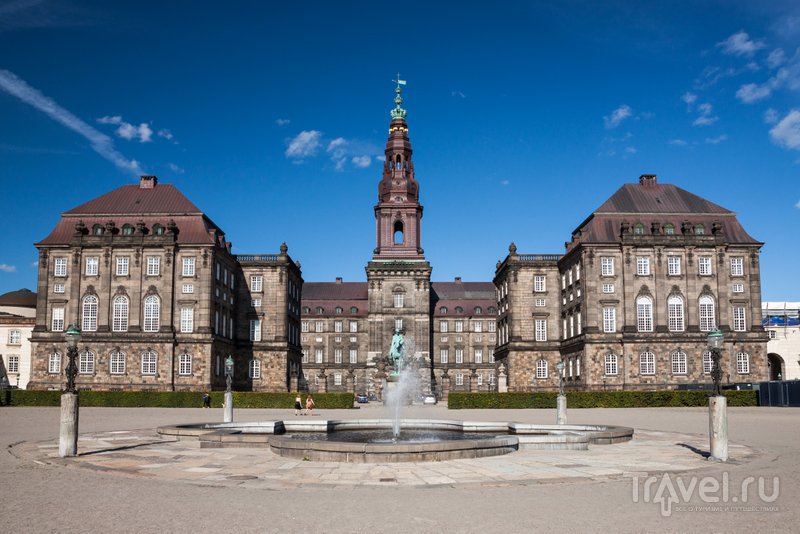 Теперь в замке-дворце заседает парламент Дании