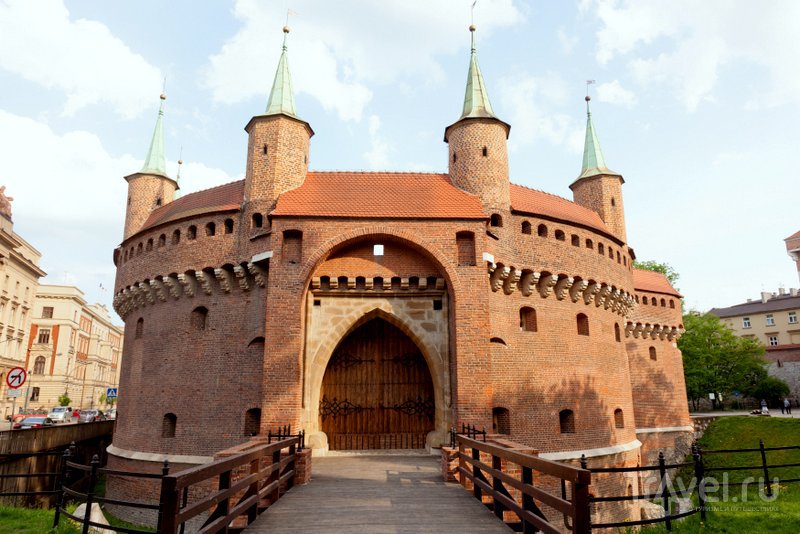 Барбакан в Кракове - одно из трех фортификационных сооружений такого типа, сохранившихся в Европе