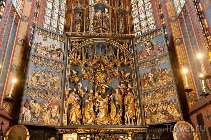 Деревянный готический алтарь - главная ценность Мариацкого костела Кракова