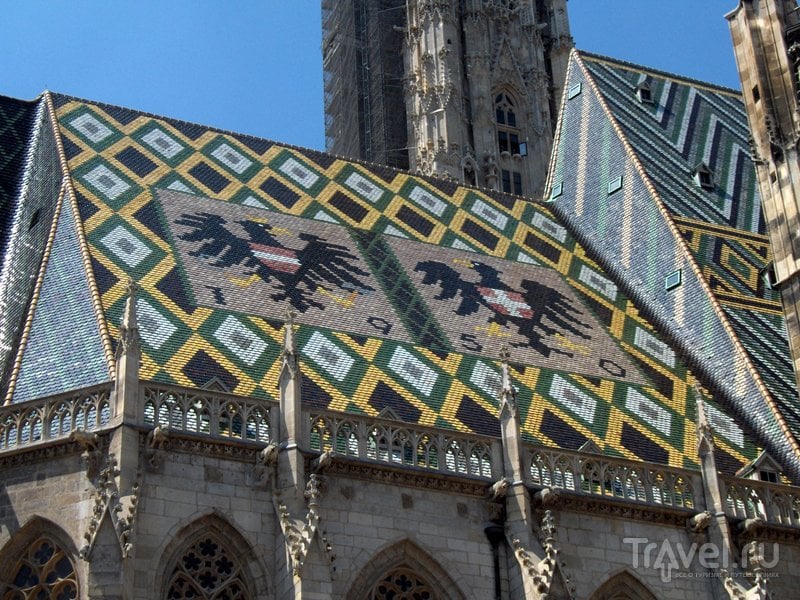 Мозаичная крыша - еще одна достопримечательность собора