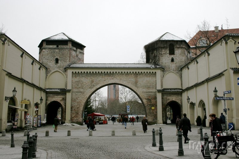 Зимой рядом с Зендлинскими воротами проходит традиционная Рождественская ярмарка