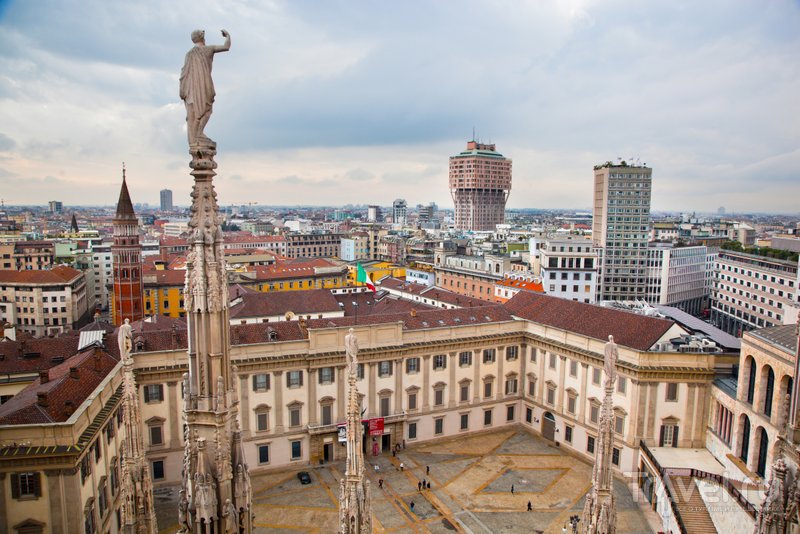 Вид на дворец с Миланского кафедрального собора