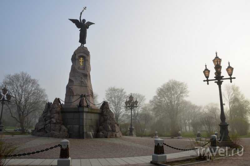 Памятник экипажу броненосца "Русалка"