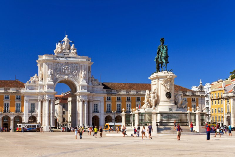 Достопримечательность Лиссабона: Праса-ду-Комерсиу (Торговая площадь)