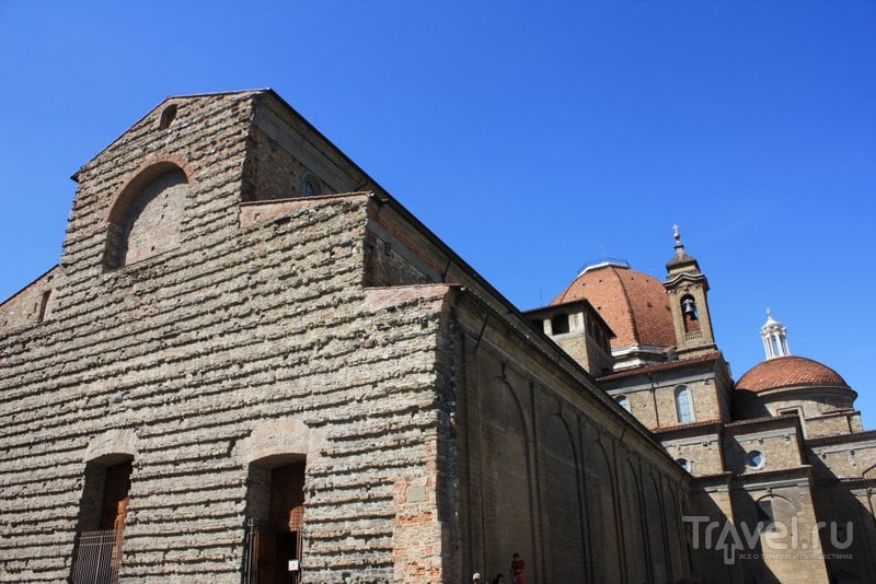 Церковь Сан-Лоренцо была основана в IV веке