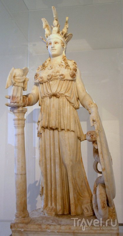 Поздняя копия статуи Афины из Парфенона, которая хранится в Новом музее Акрополя