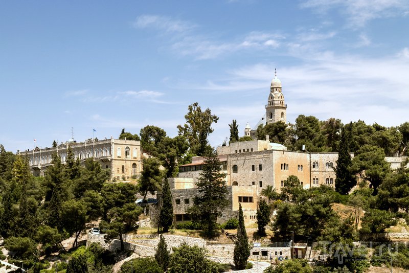 Вид на гору Сион и бенедиктинское аббатство - монастырь Успения Богоматери