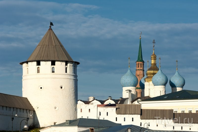 Вид на башни кремля и купола Благовещенского собора