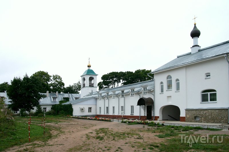 Снетогорский монастырь был основан в XIII веке.