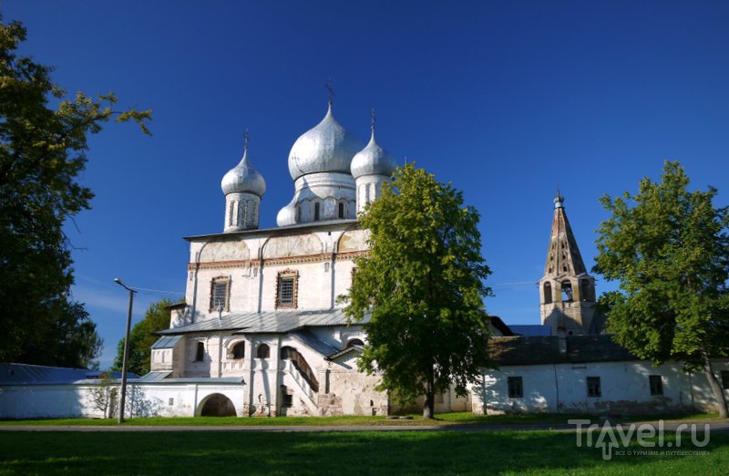 Знаменский собор Великого Новгорода и колокольня